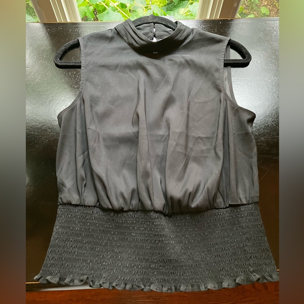 Express black Buttoned sleeveless Top medium nwt - Picture 4 of 4